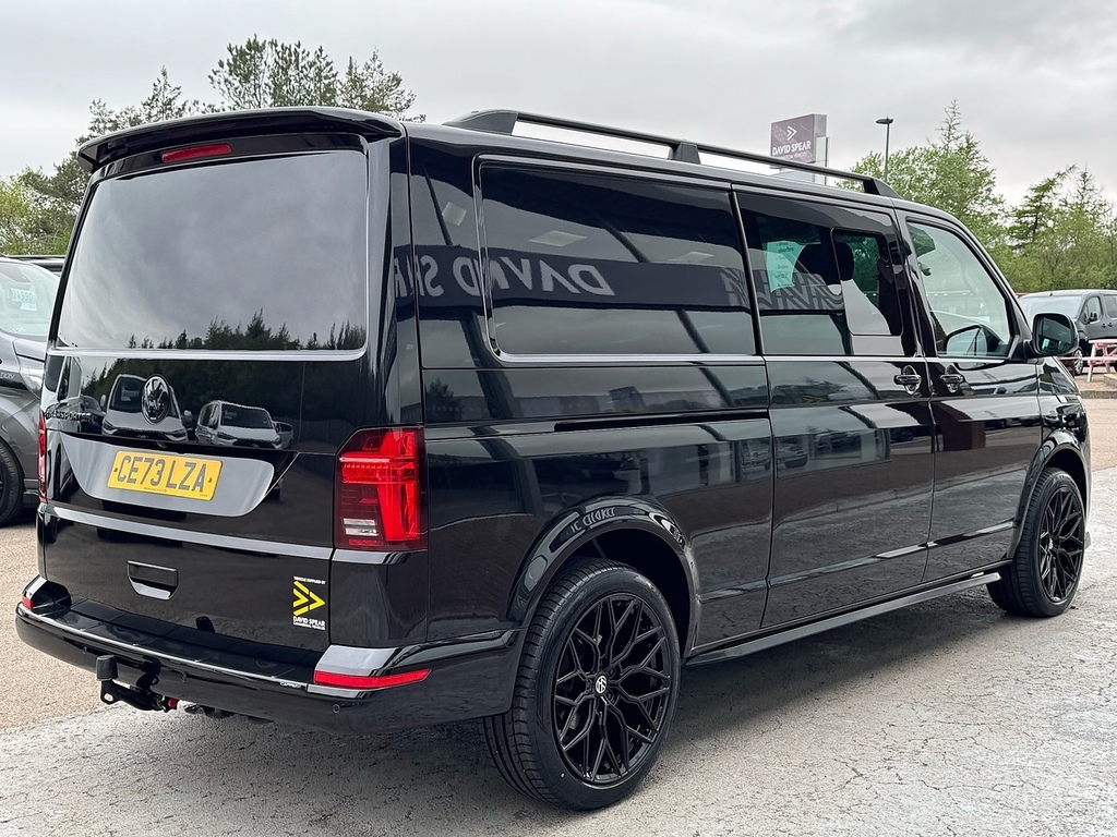 Volkswagen Transporter T32 Highline 150Ps Kombi 5 Seats Dsg With Dscv Exc CE73LZA Black #2