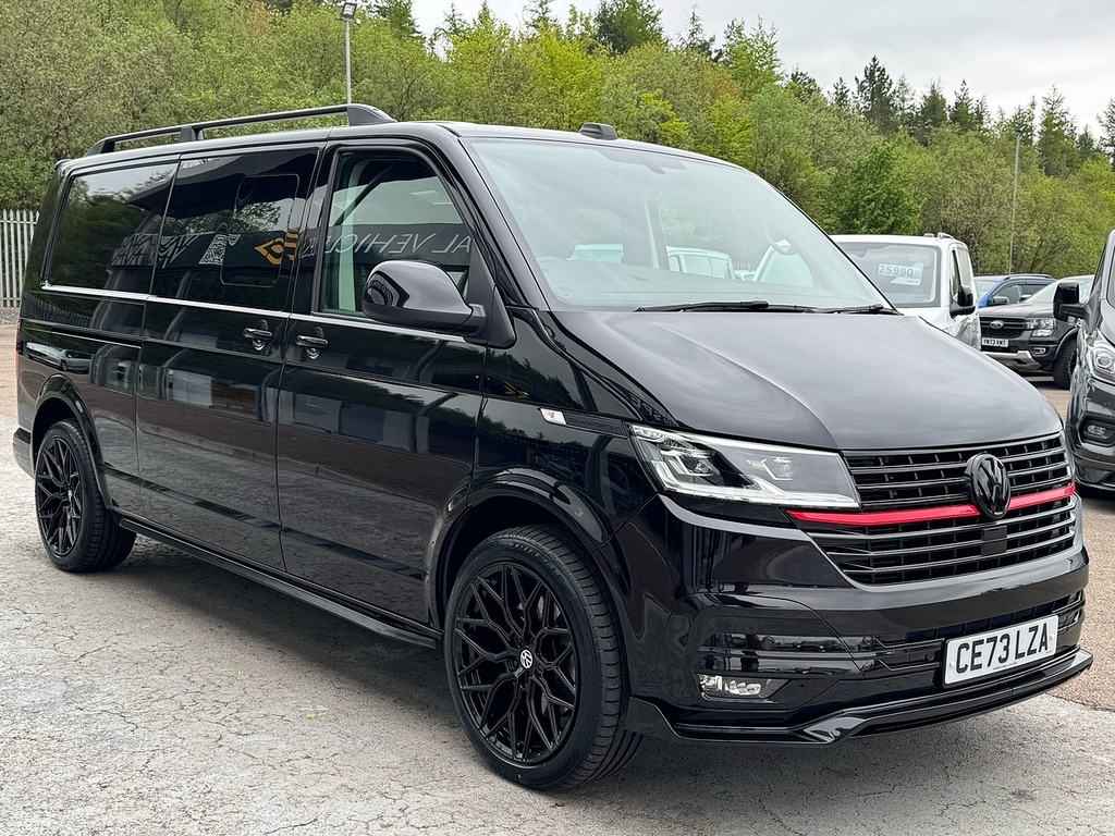 Volkswagen Transporter T32 Highline 150Ps Kombi 5 Seats Dsg With Dscv Exc CE73LZA Black #3