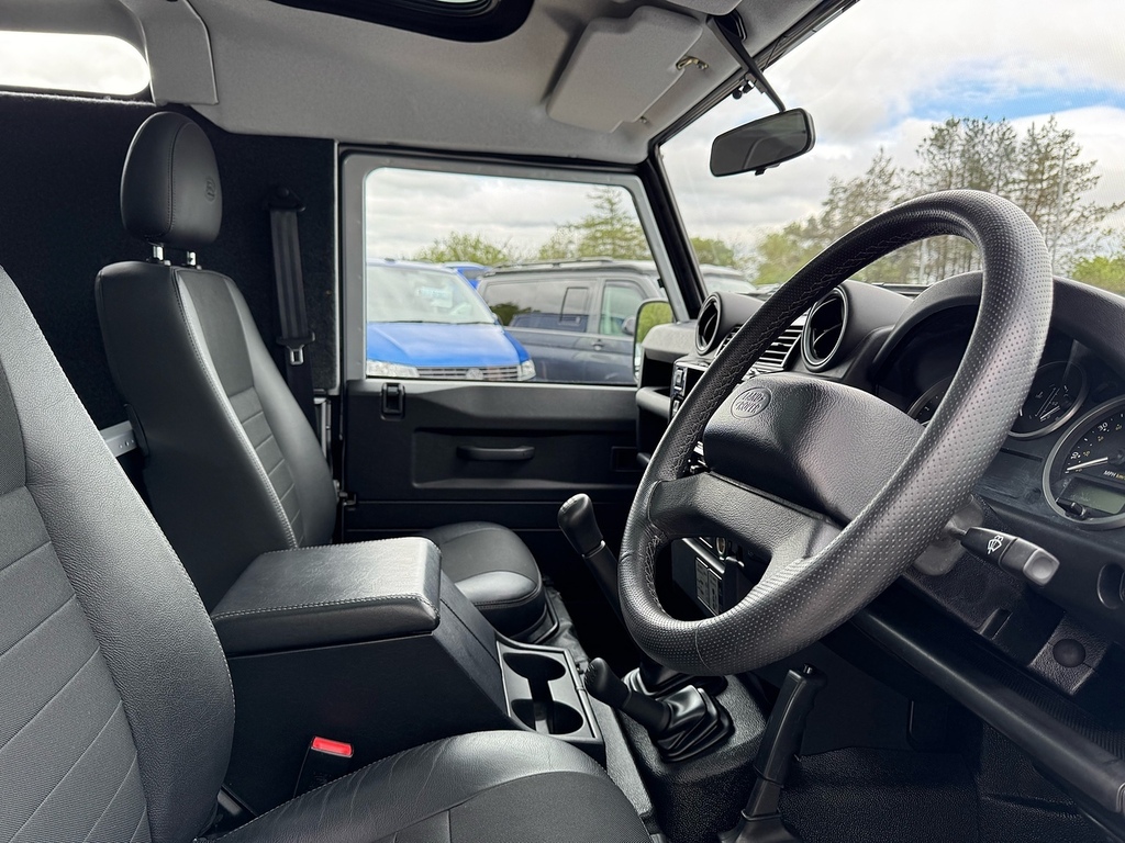 Land Rover Defender 90 Tdci Xtech Limited Edition 122Ps With Only 14K Mil Silver #5