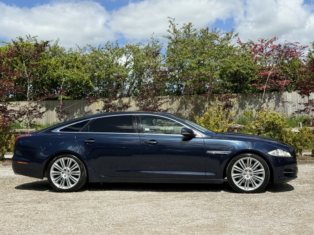 Jaguar XJ 3.0 D V6 Portfolio AG59KWB Blue #2