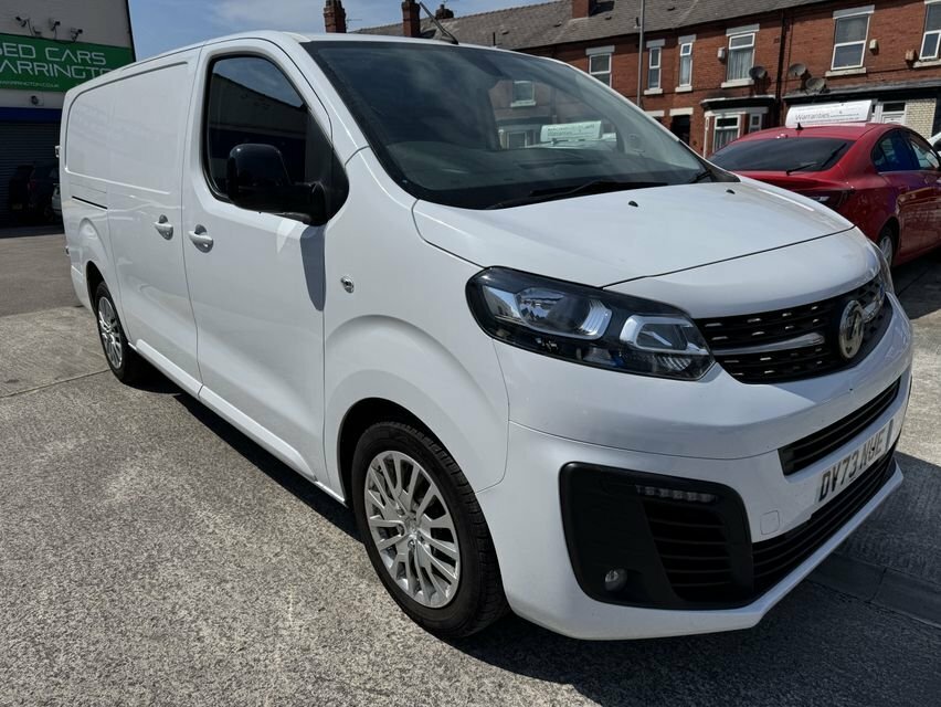 Vauxhall Vivaro 1.5L Pro 6Dr White