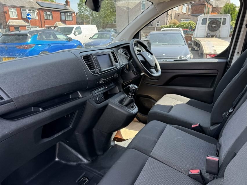 Vauxhall Vivaro 1.5L Pro 6Dr DV73NUE White #5