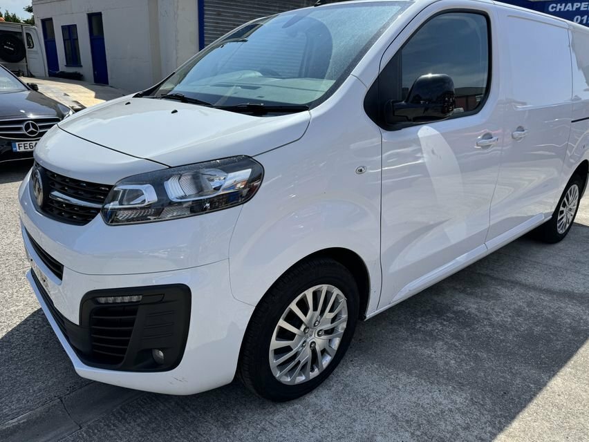 Vauxhall Vivaro 1.5L Pro 6Dr DV73NUE White #3