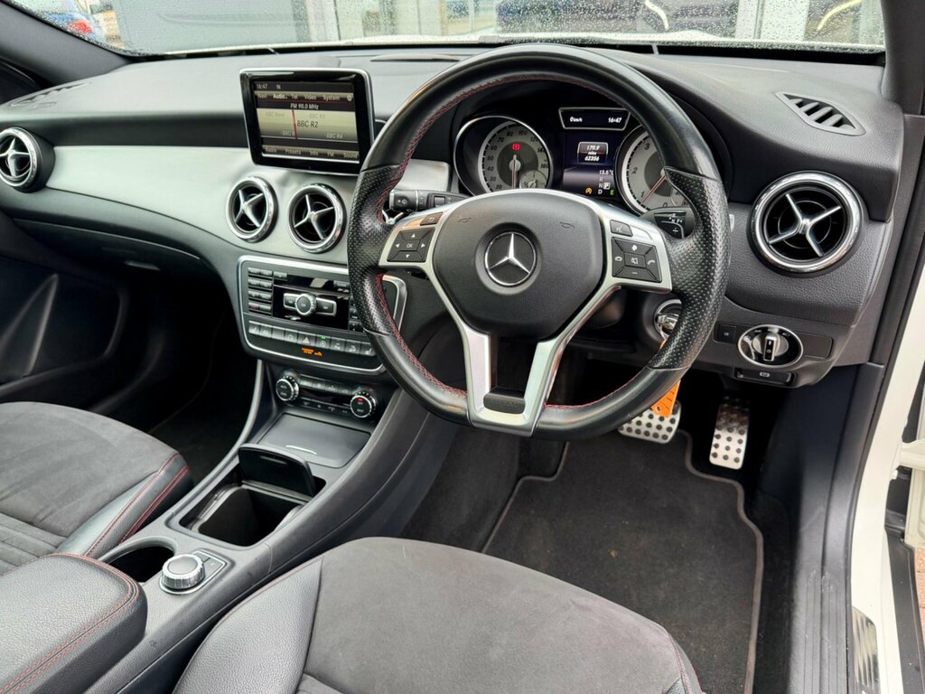 Mercedes-Benz GLA Class 2.1 Gla220d Amg Line Premium Plus 7G-dct 4Matic LL65ZVO White #3