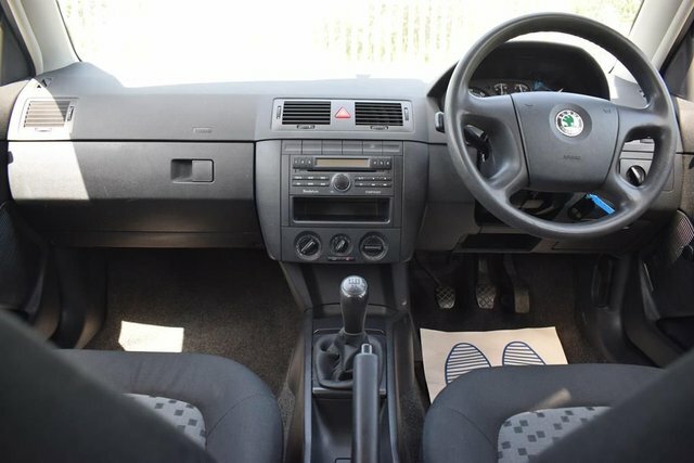 Skoda Fabia 1.4 16V Elegance Silver #2