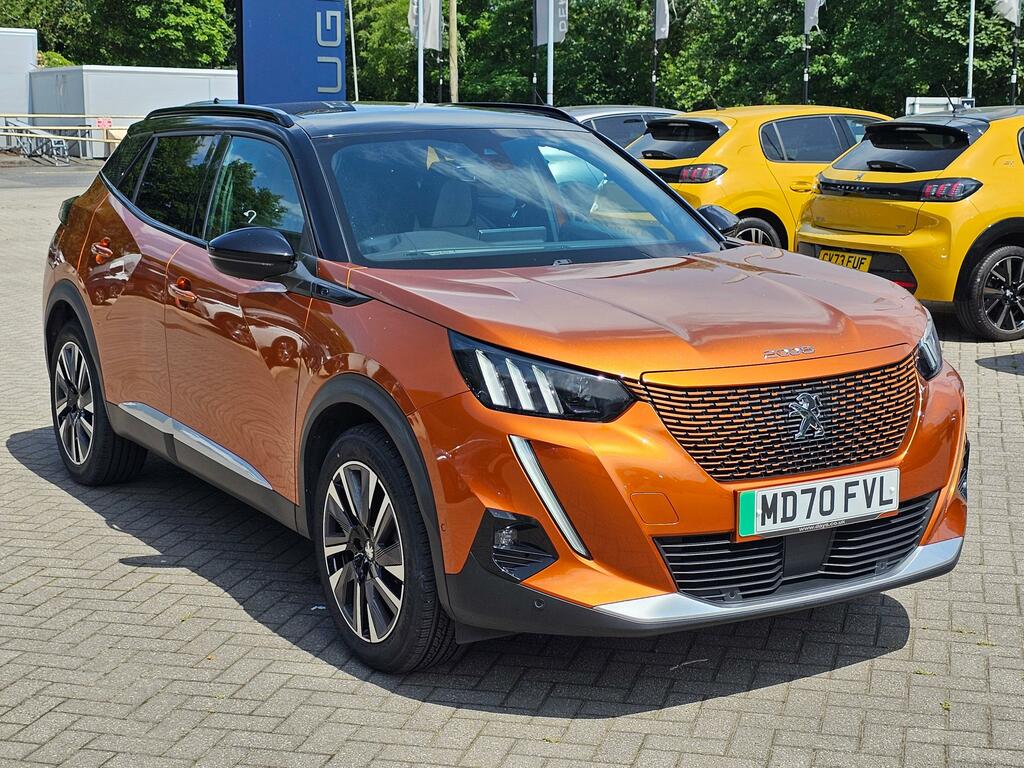 Peugeot e-2008 50Kwh Gt Premium Suv 136 Ps Orange