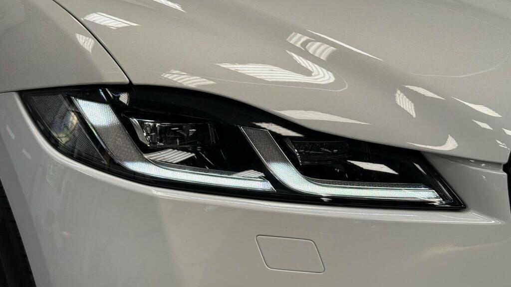 Jaguar F-Pace Suv 3.0 D300 Mhev R-dynamic Se Awd Euro 6 S CN21ZTL White #4