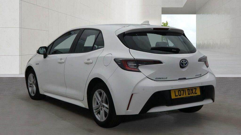 Toyota Corolla 1.8 Vvt-h Icon Tech Cvt Euro 6 Ss LO71DXZ White #2