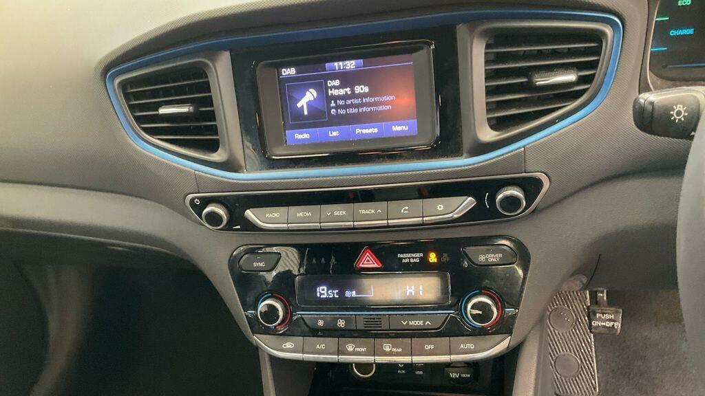 Hyundai Ioniq 1.6 H-gdi Se Dct Euro 6 Ss Silver