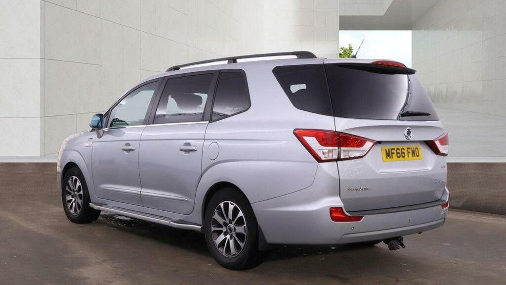 SsangYong Turismo 2.2D Elx T-tronic 4Wd Selectable Euro 6 Silver #3
