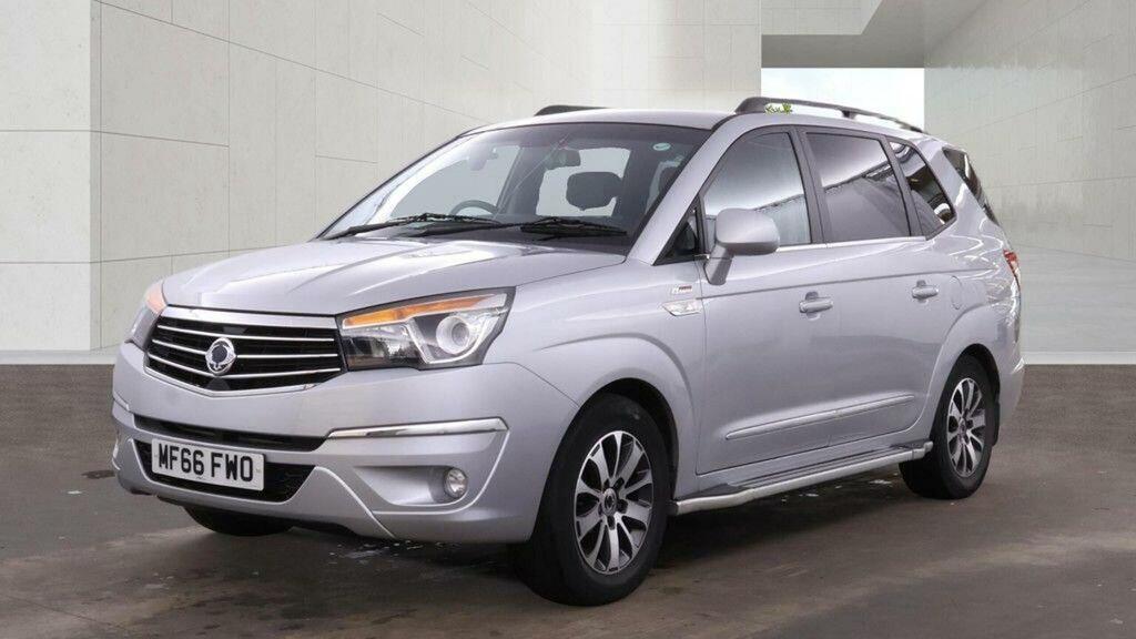 SsangYong Turismo 2.2D Elx T-tronic 4Wd Selectable Euro 6 Silver #2