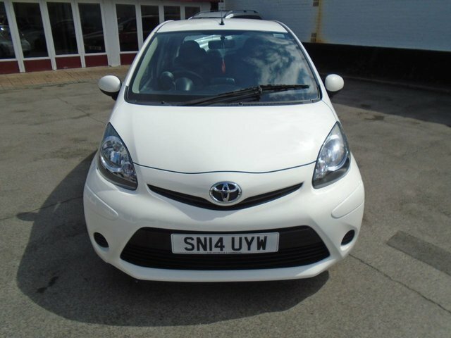 Toyota Aygo 1.0 Vvt-i Move 68 Bhp SN14UYW White #2