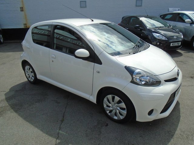 Toyota Aygo 1.0 Vvt-i Move 68 Bhp SN14UYW White #3