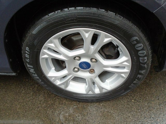 Ford B-Max 1.4 Zetec 89 Bhp Silver #6