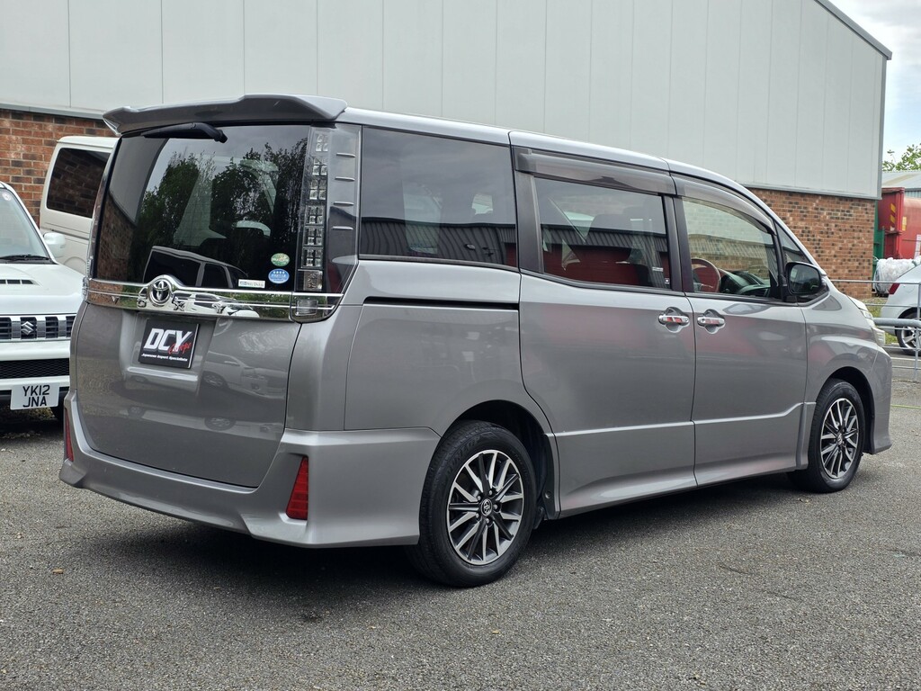 Toyota Voxy Mpv 2.0L Voxy Zs 7 Seater Mpv Rust Free 201515 Grey #4