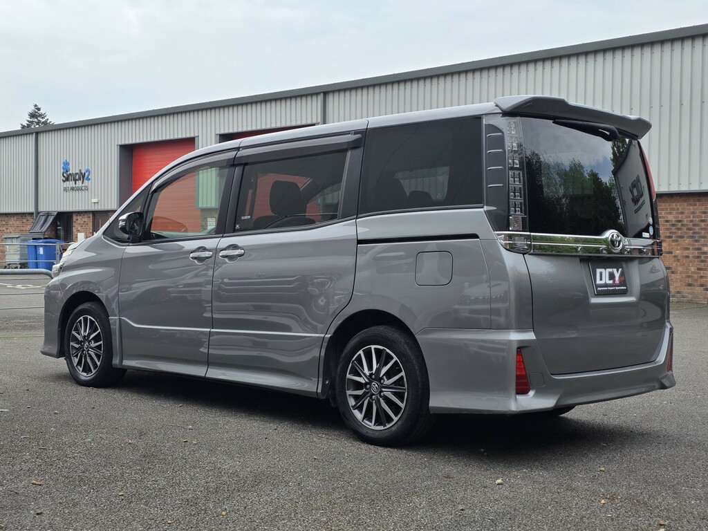 Toyota Voxy Mpv 2.0L Voxy Zs 7 Seater Mpv Rust Free 201515 Grey #6