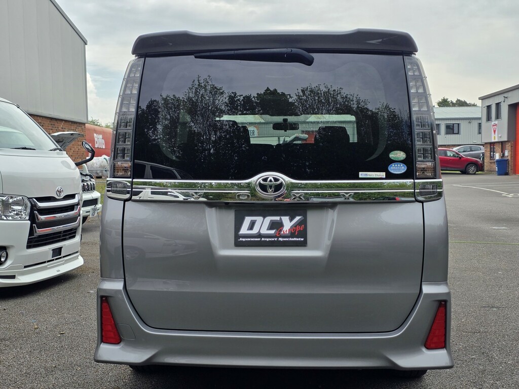 Toyota Voxy Mpv 2.0L Voxy Zs 7 Seater Mpv Rust Free 201515 Grey #5