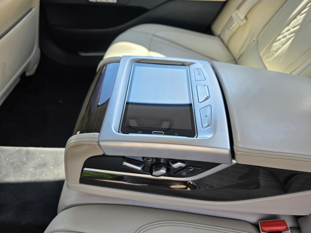 BMW 7 Series Saloon Grey #8