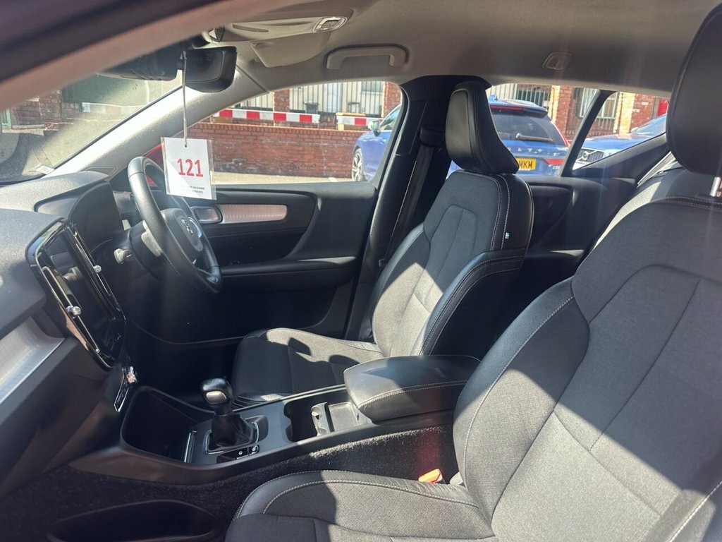 Volvo XC40 1.5L Momentum NC19UFS Red #4