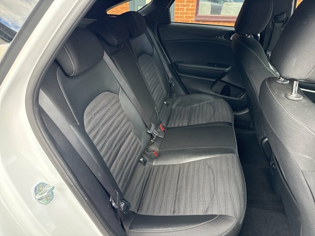 Kia Proceed 1.5L Gt-line WF71RKY White #5