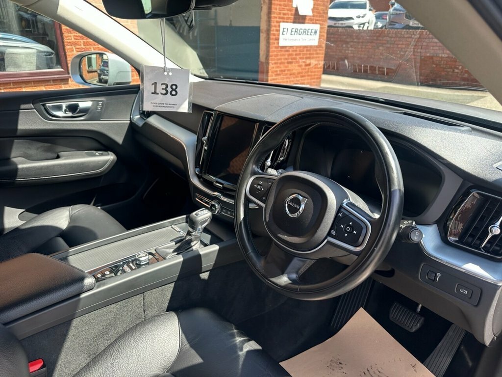 Volvo XC60 2L Momentum Pro KW18VPT Silver #4
