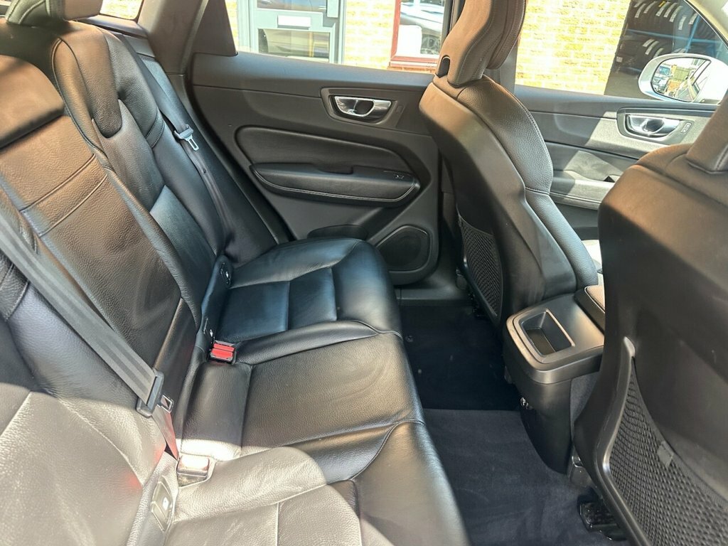Volvo XC60 2L Momentum Pro KW18VPT Silver #6