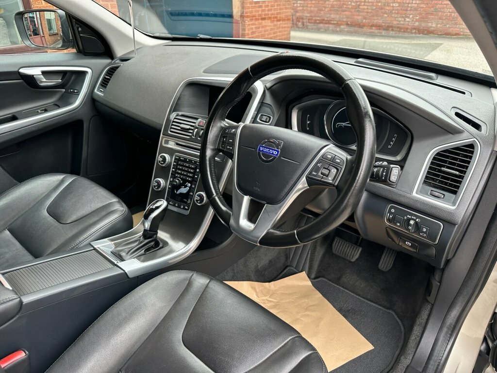 Volvo XC60 2.4L Se Lux Nav KJ15NBK Gold #4
