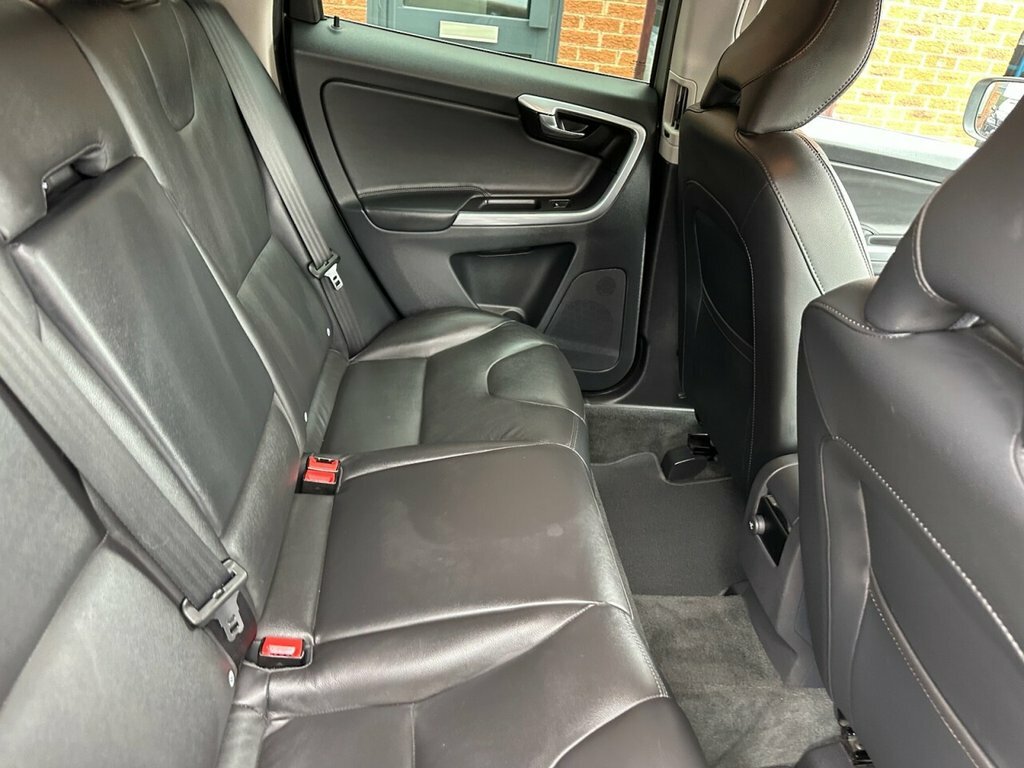 Volvo XC60 2.4L Se Lux Nav KJ15NBK Gold #6