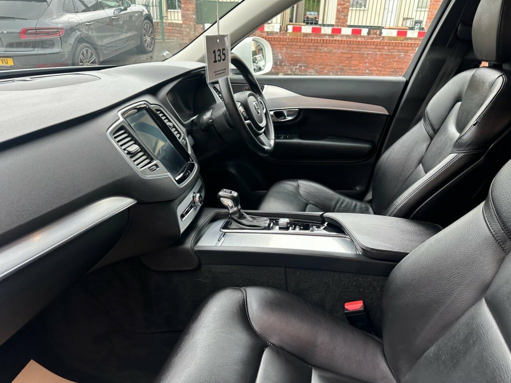 Volvo XC90 2L Momentum SE18XGA White #5