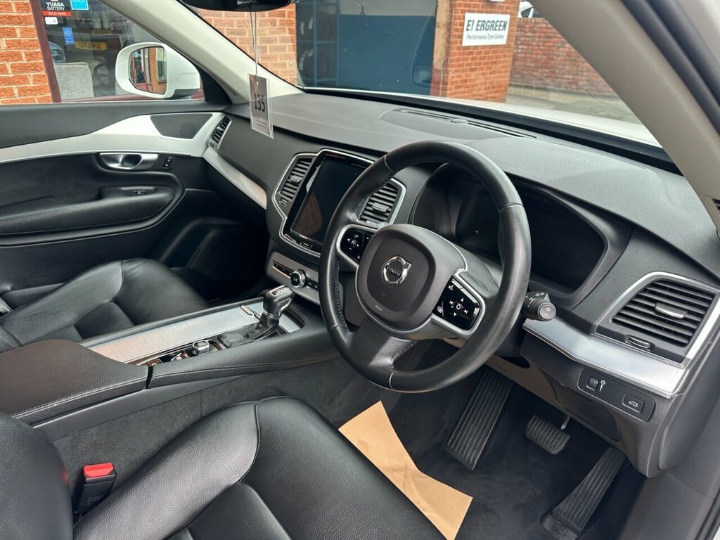 Volvo XC90 2L Momentum SE18XGA White #4