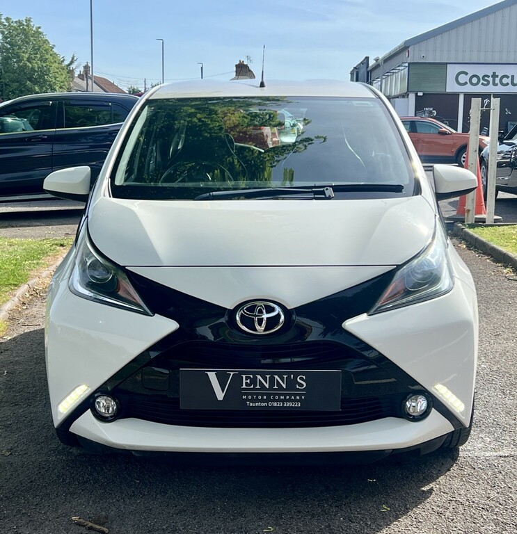 Toyota Aygo Hatchback 1.0 Vvt-i X-pression 201564 White #2