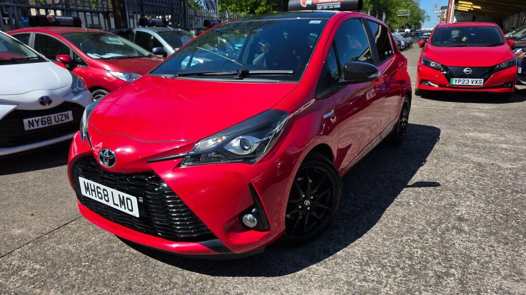 Toyota Yaris 1.5 Vvt-h Gr Sport E-cvt Euro 6 Ss MH68LMO Red