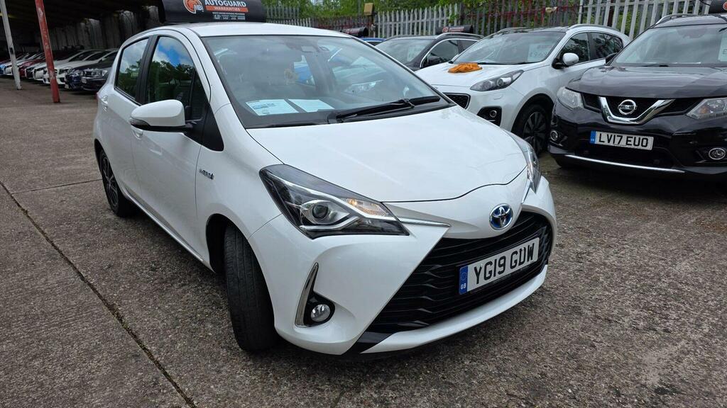 Toyota Yaris 1.5 Vvt-h Icon Tech E-cvt Euro 6 Ss YG19GDW White #2