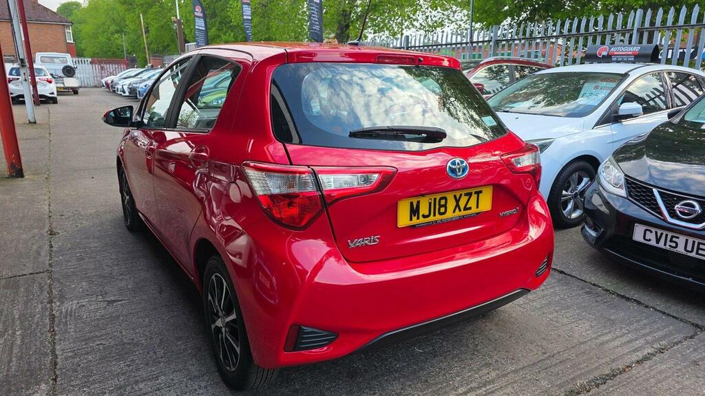 Toyota Yaris 1.5 Vvt-h Icon Tech E-cvt Euro 6 Ss MJ18XZT Red #4