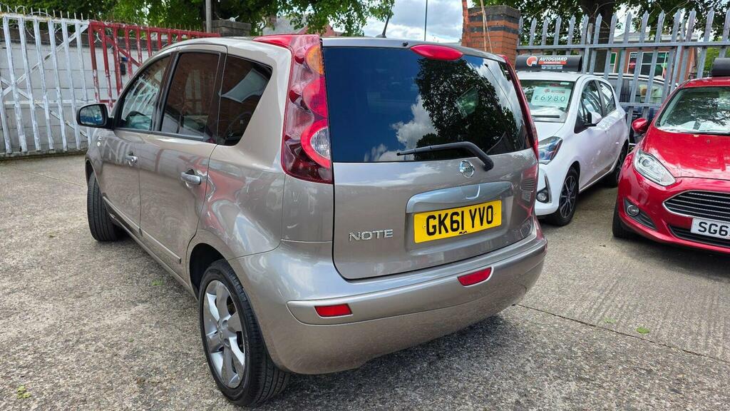 Nissan Note 1.6 16V N-tec Euro 5 Beige #4