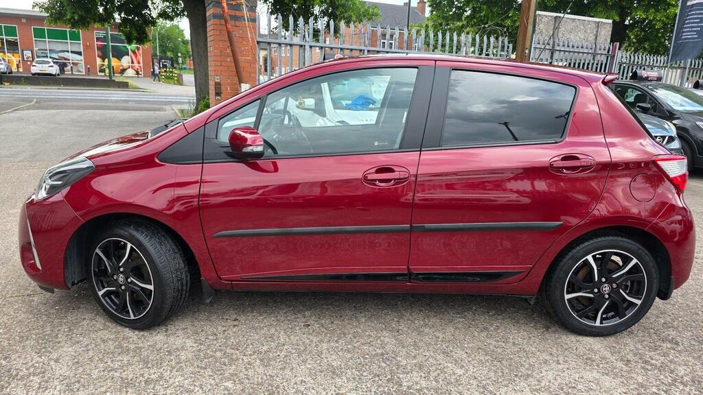 Toyota Yaris 1.5 Vvt-i Design Euro 6 Red #2