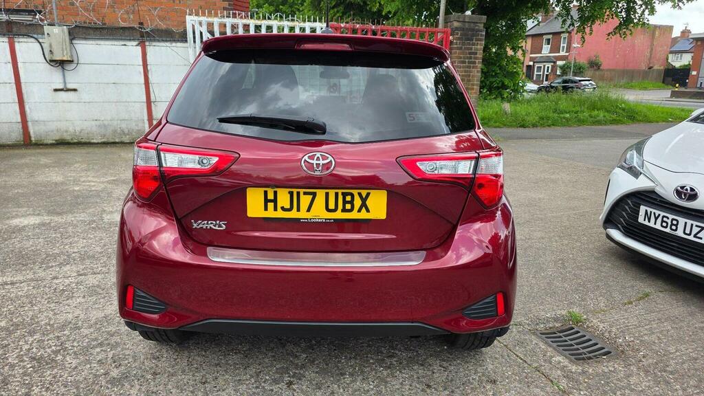 Toyota Yaris 1.5 Vvt-i Design Euro 6 Red #4