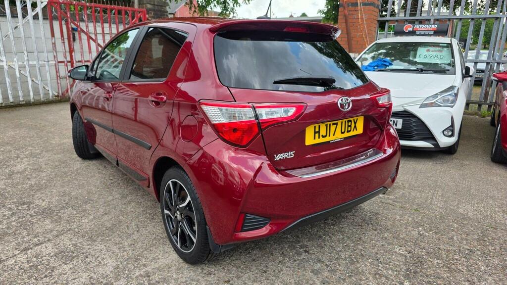Toyota Yaris 1.5 Vvt-i Design Euro 6 Red #3