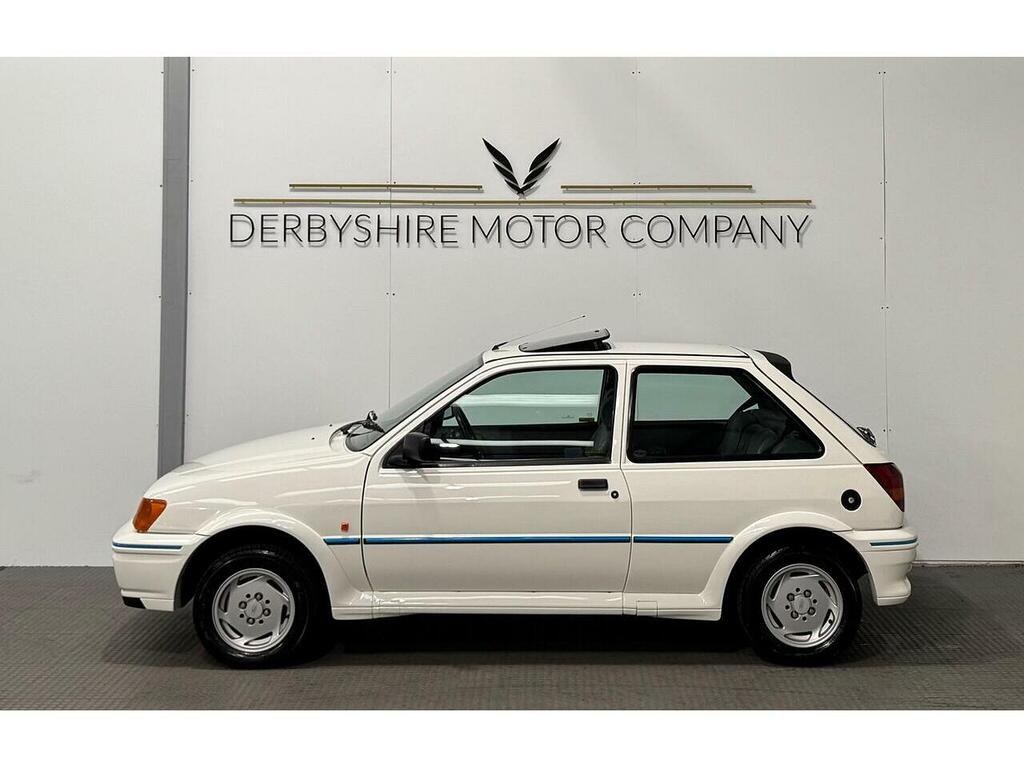 Ford Fiesta White White #8