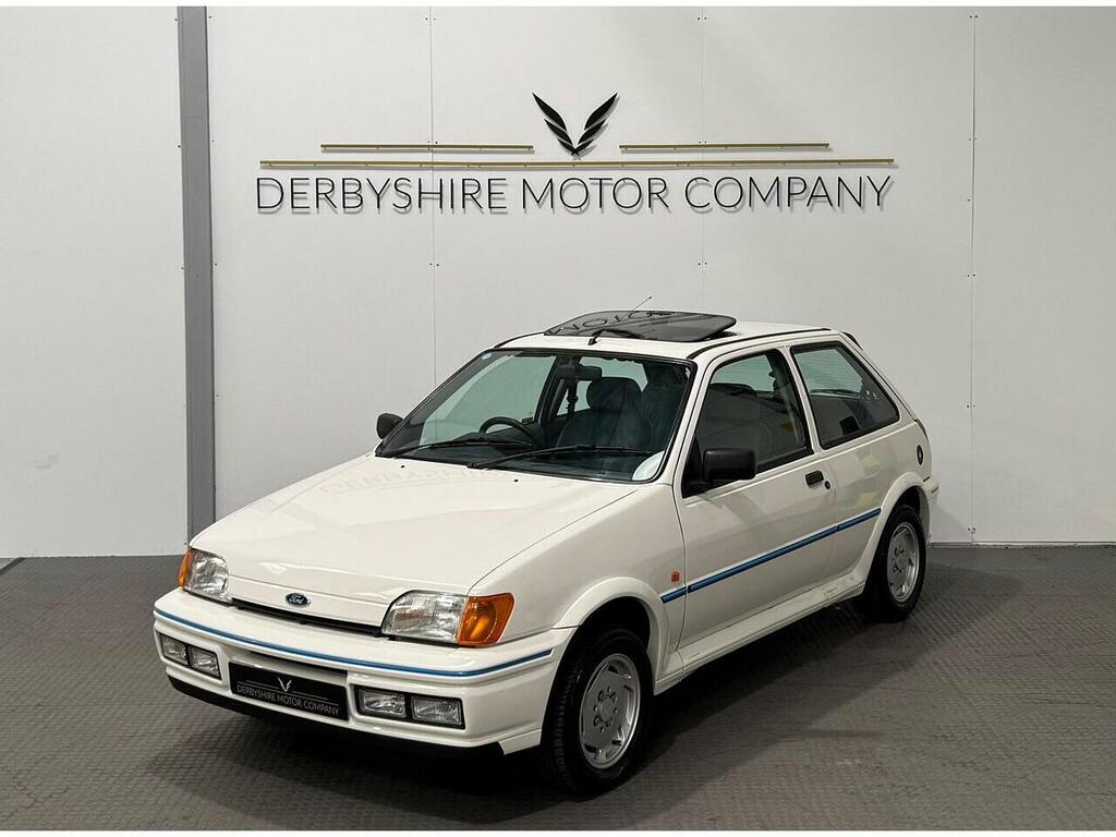 Ford Fiesta White White #30