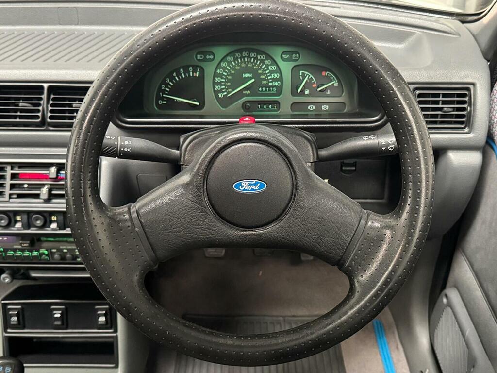 Ford Fiesta White White #22