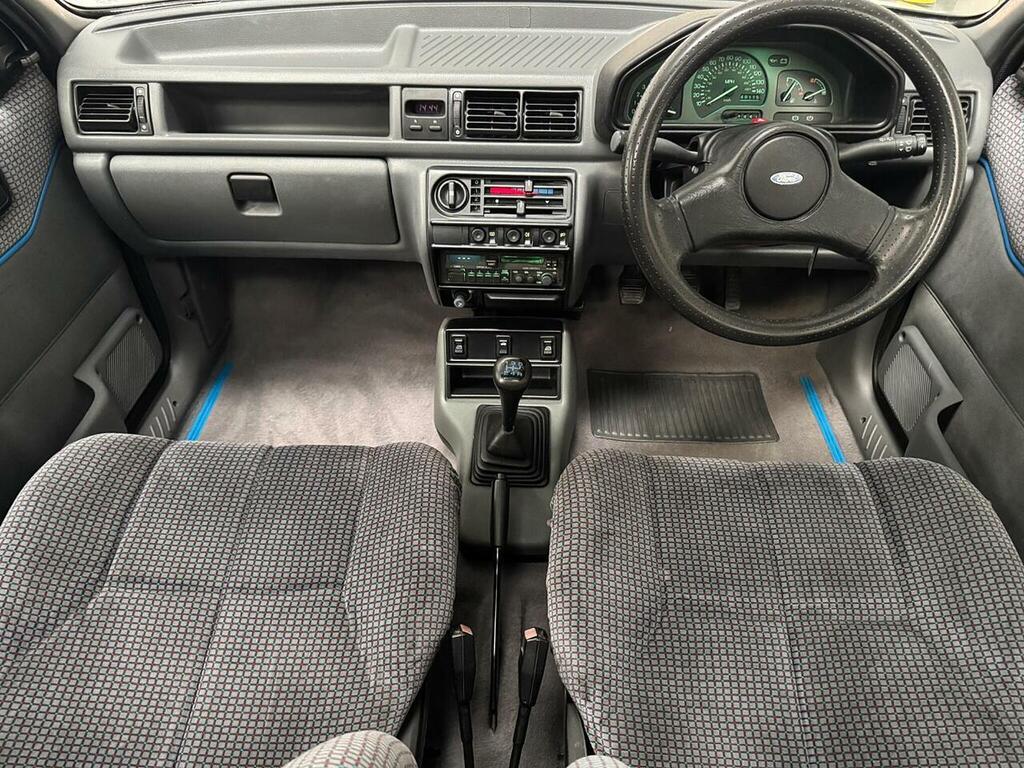 Ford Fiesta White White #12