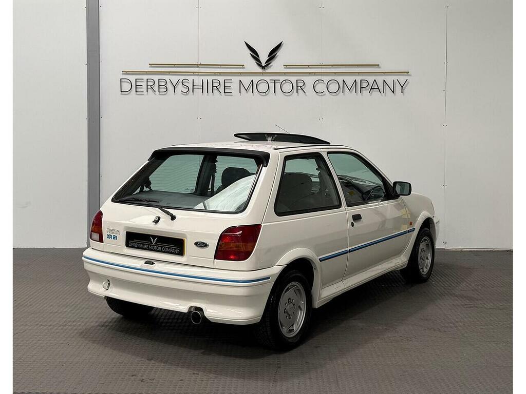 Ford Fiesta White White #41
