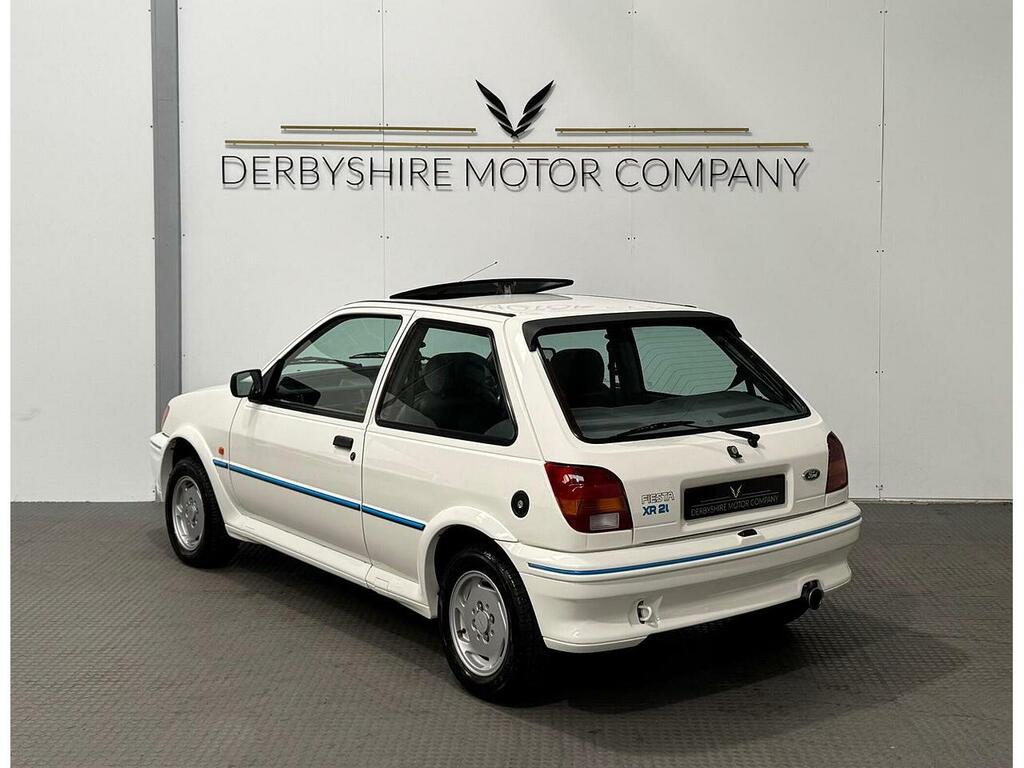 Ford Fiesta White White #10
