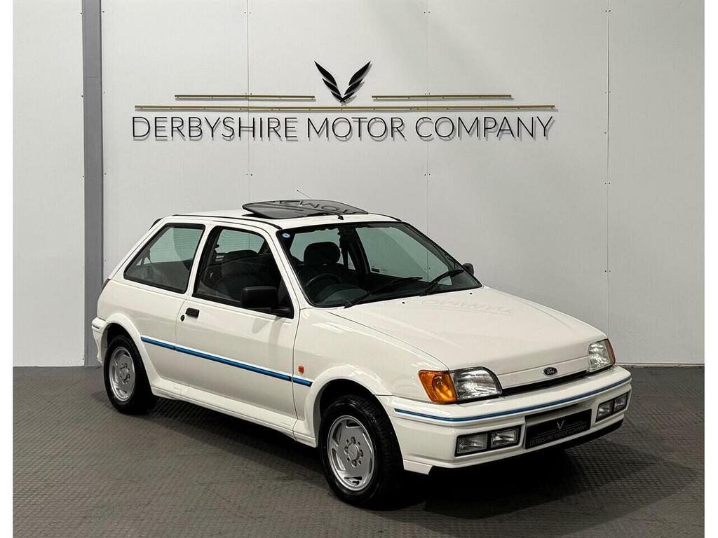 Ford Fiesta White White #32