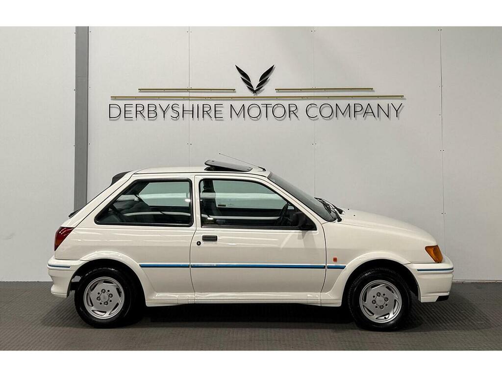 Ford Fiesta White White #39