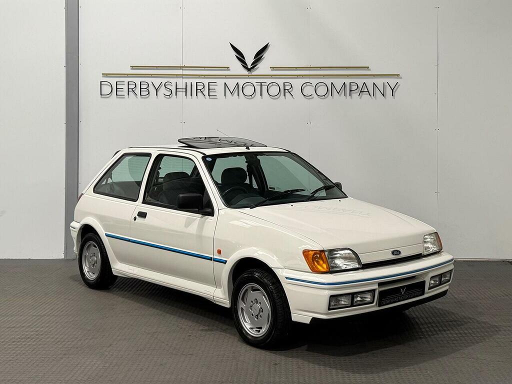 Ford Fiesta White White #33