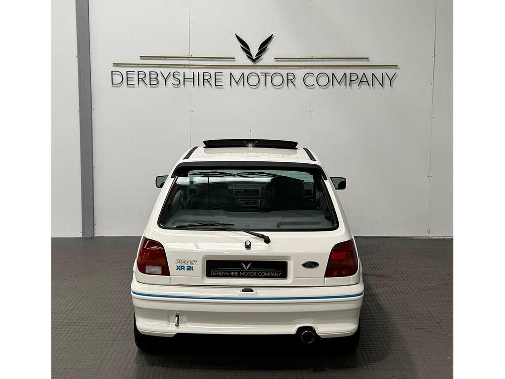Ford Fiesta White White #11