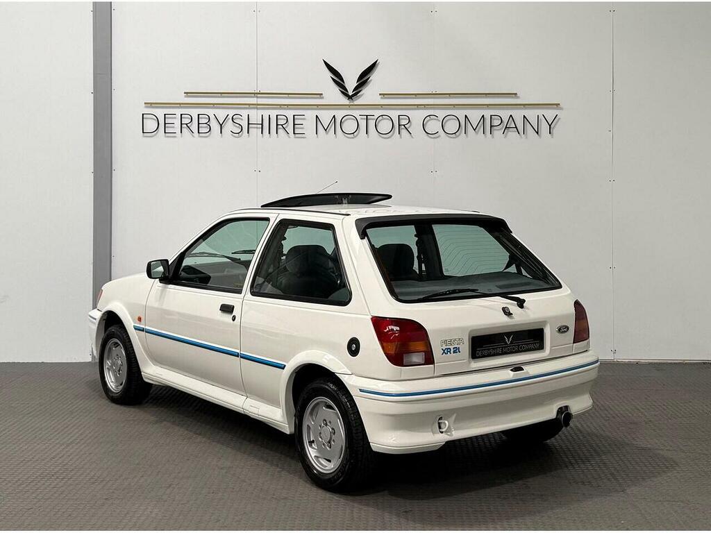 Ford Fiesta White White #36