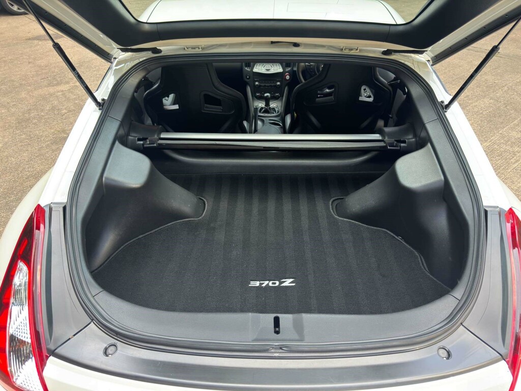 Nissan 370Z 3.7 V6 Gt White #14